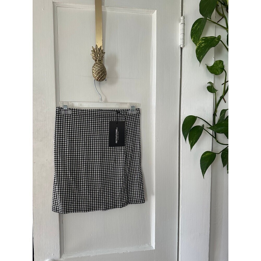 PrettyLittleThing Women’s size 6 Houndstooth Skirt